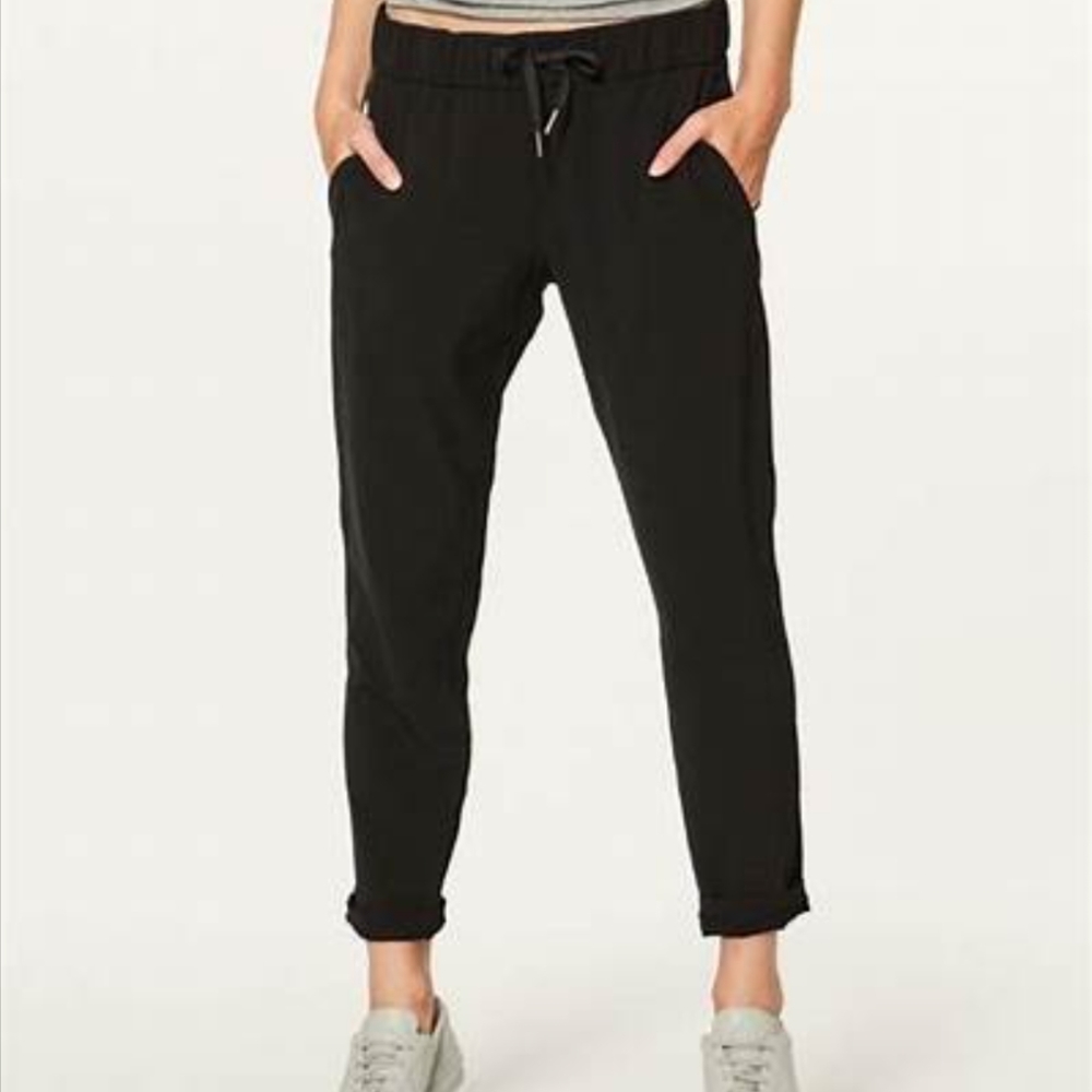 Lululemon on the fly pant size 4